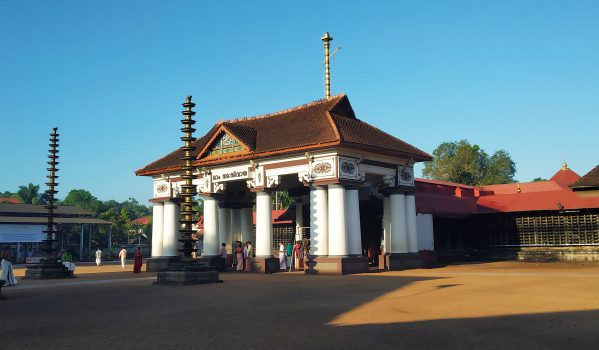 Front view of Vaikom Sree Mahadeva Temple