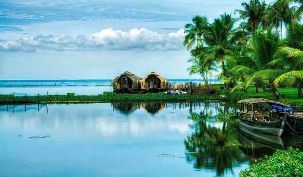 Houseboats in wonderful lake